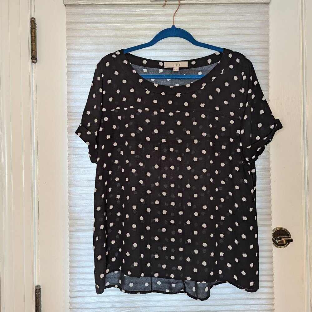 Ann Taylor LOFT Black Short Sleeve Blouse with Cream / White Graphic Dot Pattern